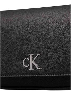 Bolsa Calvin Klein Jeans Monograma preta para mulher.