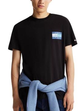 Camiseta Tommy Jeans Flag preta para homem.