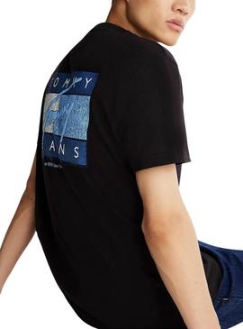 Camiseta Tommy Jeans Flag preta para homem.