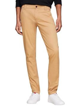 Calça Tommy Jeans Scanto cáqui para homem.