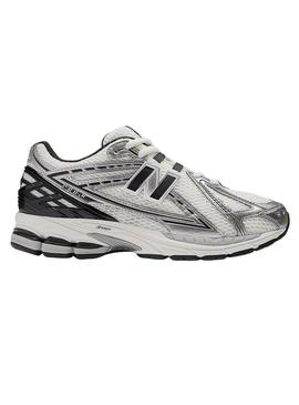 Sapatilhas New Balance 1906R prateadas para mulher e homem.