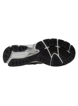 Sapatilhas New Balance 1906R prateadas para mulher e homem.