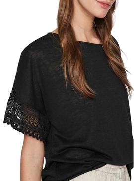 Camiseta Vila Vinulan preta para mulher.