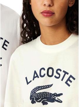 Camisa Lacoste com logo estampado em branco para homens e mulheres.