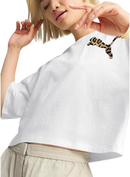 Camiseta Puma Leo Luxe branca para mulher.