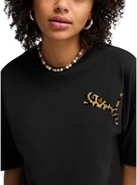 Camiseta Puma Leo Luxe preta para mulher.