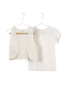 Camiseta Mayoral com colete bege para menina.