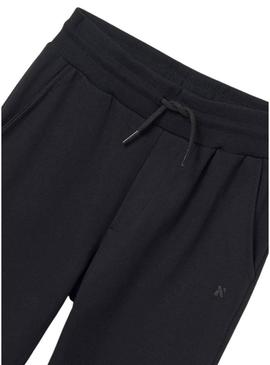 Calça esportiva básica preta Mayoral para menino.