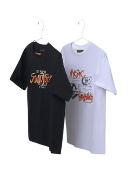 Conjunto de 2 camisetas Mayoral grafite branco preto infantil.