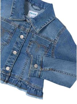 Jaqueta jeans Mayoral azul médio com babados para menina.