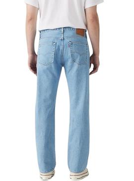 Calça jeans Levis 501 azul para homem.