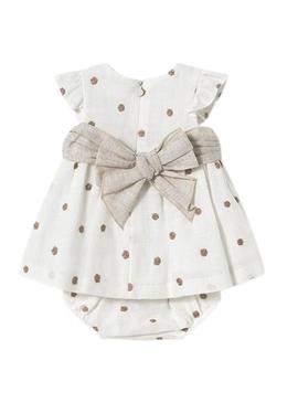 Vestido bordado branco Mayoral para bebê.