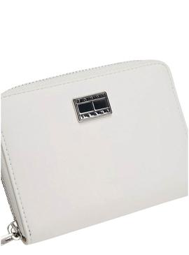 Carteira Tommy Jeans American Cool branca para mulher.