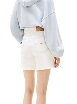 Bermudas Tommy Jeans Mom branco para mulher
