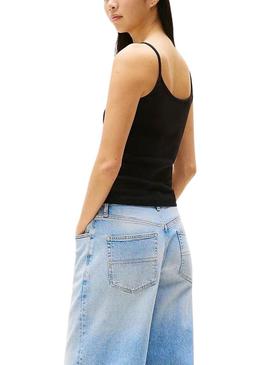 Camiseta Tommy Jeans Strappy preta para mulher.