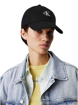 Boné Calvin Klein bordado com monograma preto para mulher.