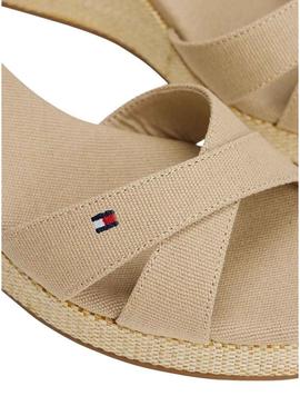 Sandálias Tommy Hilfiger Flag Criss bege para mulher.