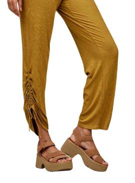 Sandálias UGG New Heights com tira no tornozelo em camelo para mulher.
