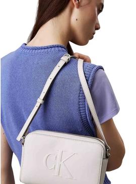 Bolsa Calvin Klein Jeans Sculpted Camera branca para mulher