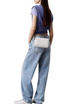 Bolsa Calvin Klein Jeans Sculpted Camera branca para mulher