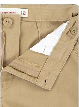 Bermudas de carga tradicionales em tons de bege para crianças da marca Levis.