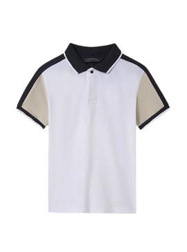 Camisa polo branca combinada para menino.