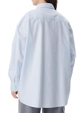 Camisa Tommy Jeans Badge listrada azul e branca para mulher