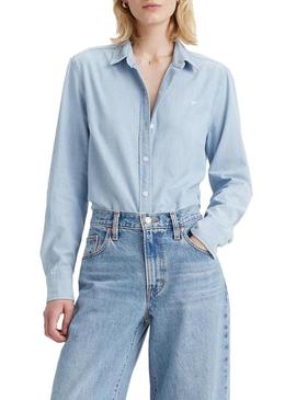 Camisa Levis The Classic denim claro para mulher.