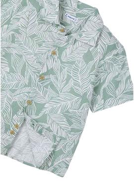 Camisa Mayoral em chiffon estampada tropical verde para menino.