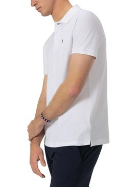Camisa básica branca para homem.