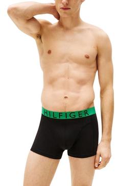 Cuecas Tommy Hilfiger com logo preto para homens.