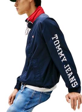  Jaqueta Tommy Jeans Color Block azul marinho para homens.