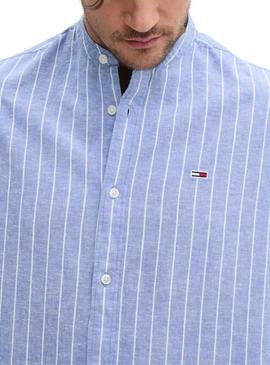 Camisa Tommy Jeans de linho às riscas azul e branco para homem.