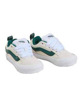 Tênis Vans Knu Skool retro bege e verde.