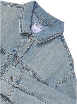 Jaqueta jeans de marca Mayoral lavada clara para menina.