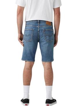 Bermuda jeans Levis 405 padrão lavado médio para homens.
