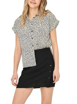 Camisa Only Hannover estampada em preto e branco para mulher.