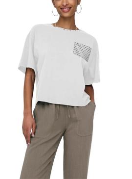 Camiseta Only Terza com bolso de tachuelas branco para mulher.