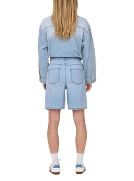 Bermuda Only Robyn em denim azul claro para mulher.