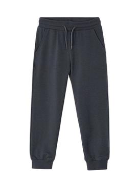 Calça esportiva Mayoral básica cinza para menino.