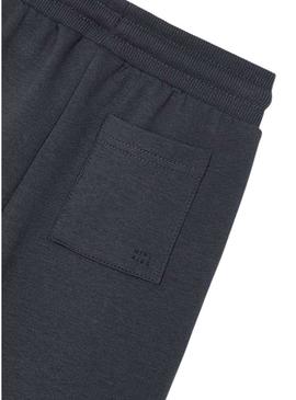 Calça esportiva Mayoral básica cinza para menino.