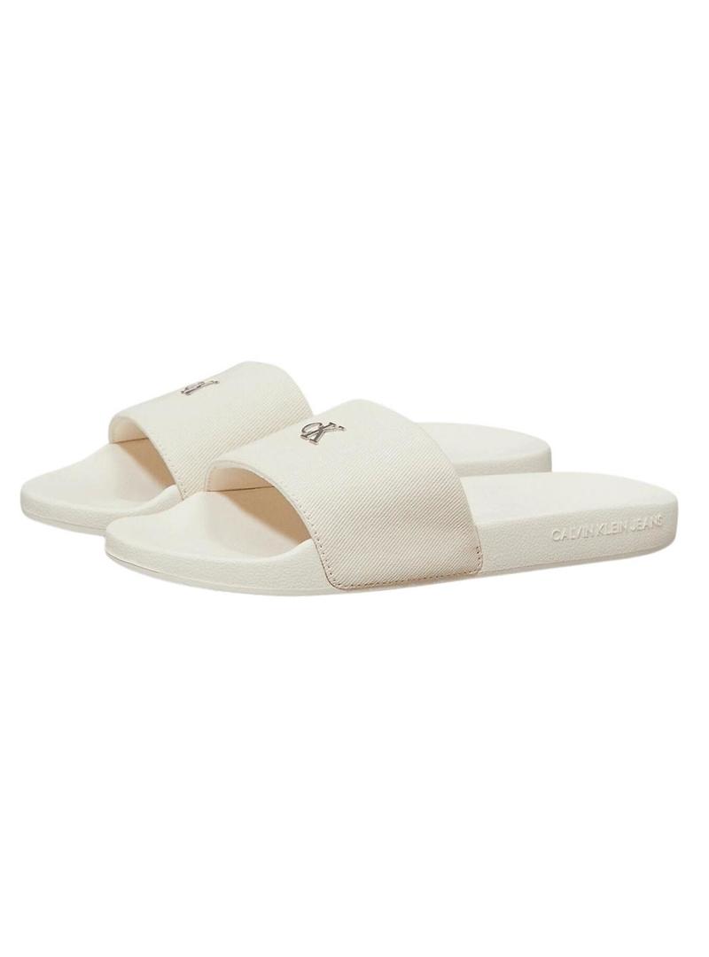 Chinelos Calvin Klein de monograma bege para mulher.