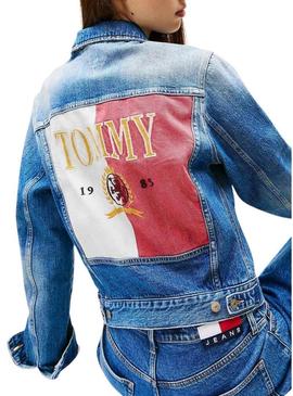 Jaqueta jeans Tommy Jeans Trucker azul para mulher.