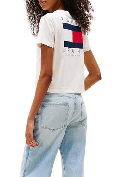 Camisa Tommy Jeans Flag branca para mulher.