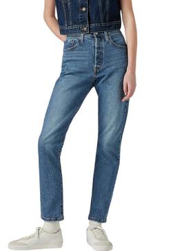 Calça Jeans Levis 501 clássica para mulher.