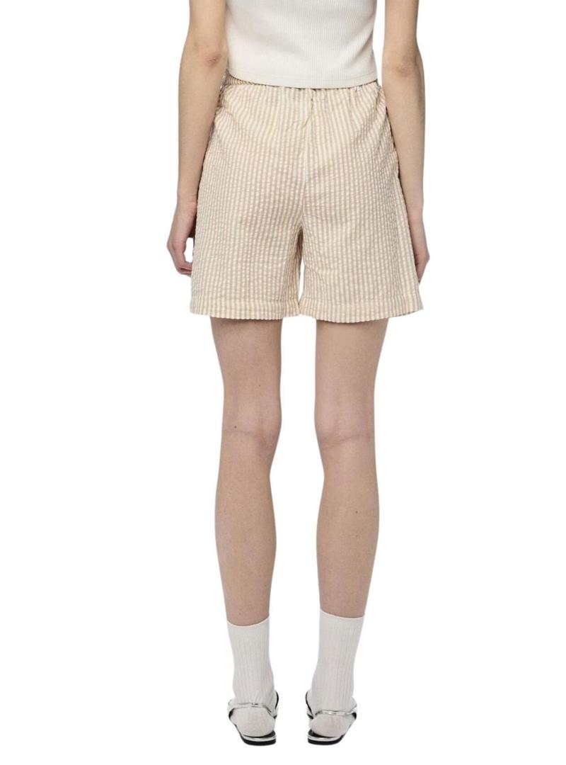 Peças das Bermudas Sally em tons tostados para mulheres.