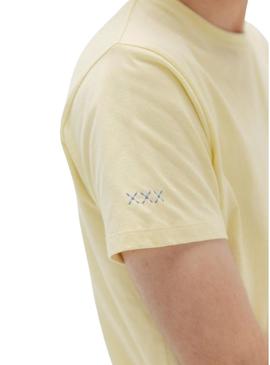 Camiseta O Polvo básica amarela para homem.