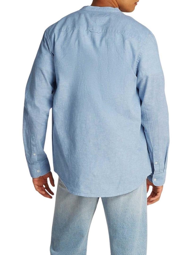 Camisa Tommy Jeans de linho azul com gola mao para homem.