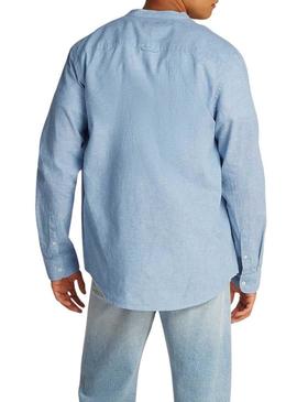 Camisa Tommy Jeans de linho azul com gola mao para homem.