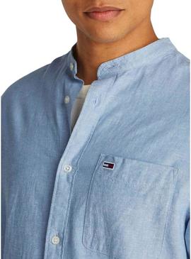 Camisa Tommy Jeans de linho azul com gola mao para homem.